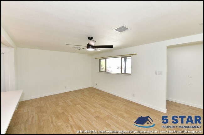 Building Photo - 3217 Wedgewood Dr