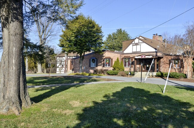 Building Photo - "Coming Soon" Stunning 4 bed, 4.5 baths, N...