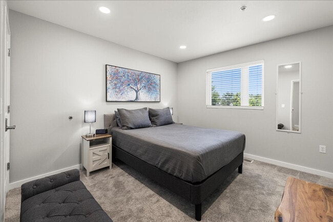 Building Photo - 502 S 15th St