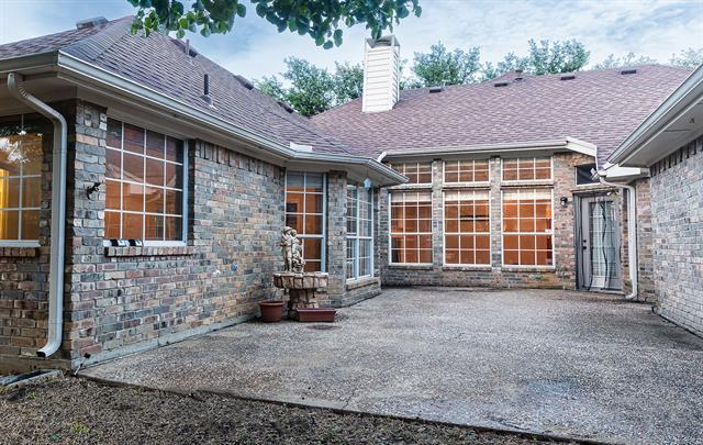 Building Photo - 9611 E Oaks Ln