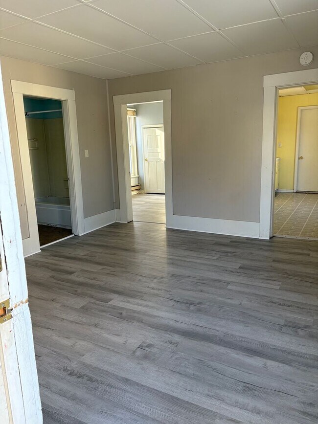 Building Photo - Downstairs Apartment