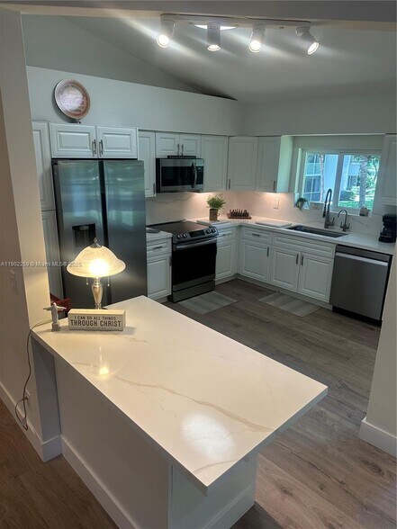 Building Photo - 9257 NW 9th Pl