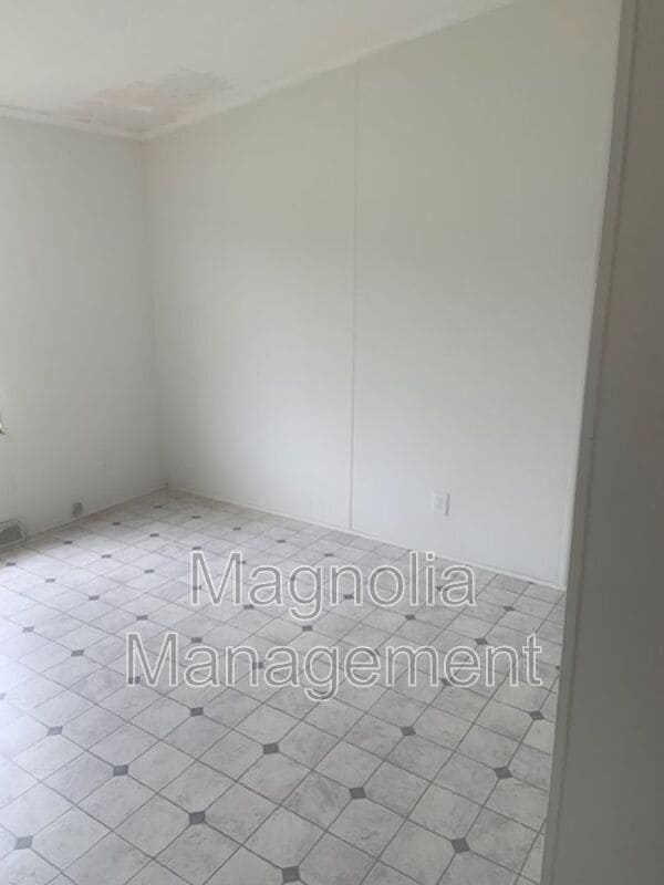 Building Photo - 453 Finch Rd