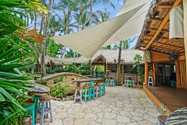 Building Photo - 275 Palm Ave