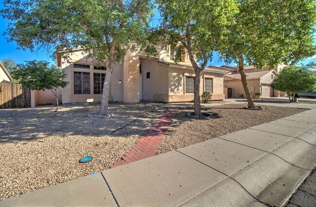 Building Photo - 2026 E County Down Dr
