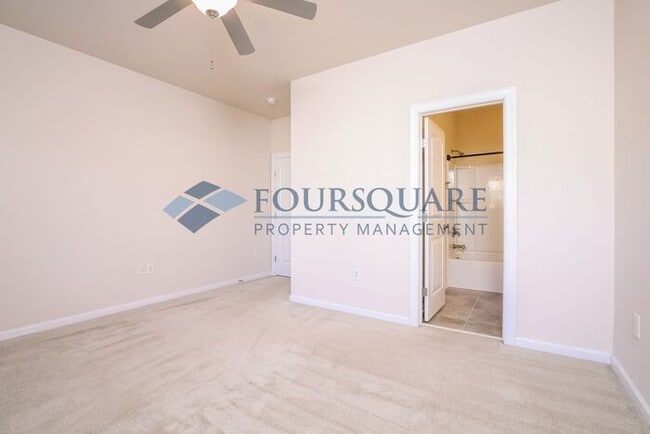 Building Photo - Elegant 3-Bed Townhome , Screened Porch & 2-Car Garage – Prime Davis Drive Location