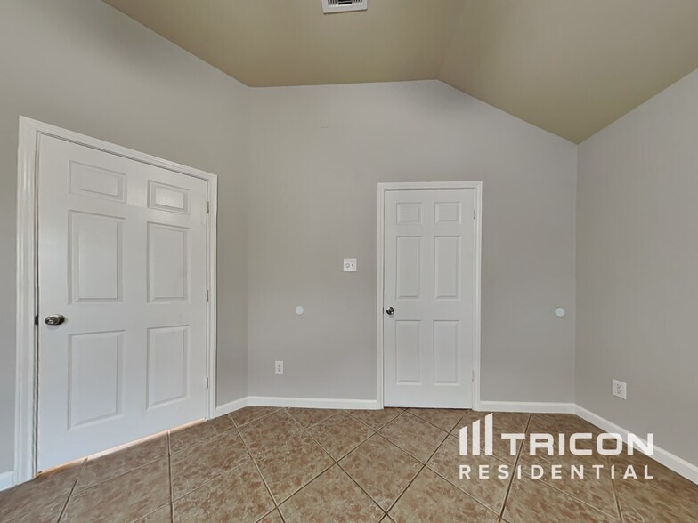 Building Photo - 1240 Estival Dr