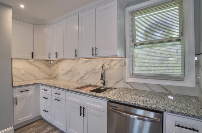 Building Photo - 237 Whiton St