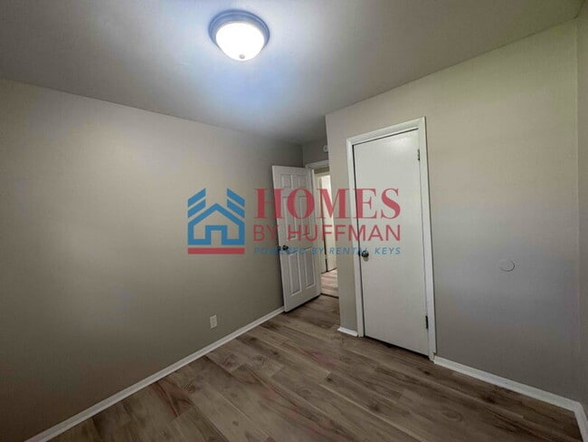 Building Photo - Two Bedroom Duplex | Move in Ready