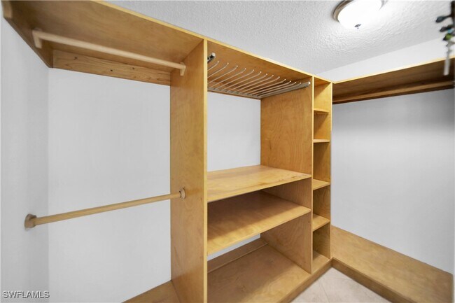 Building Photo - 600 Squire Cir
