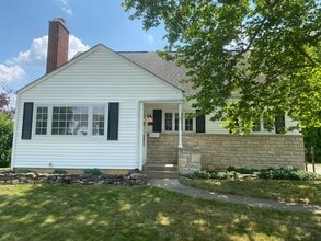 Building Photo - 3 Bedroom 1.5 Bathroom Single Family Home ...