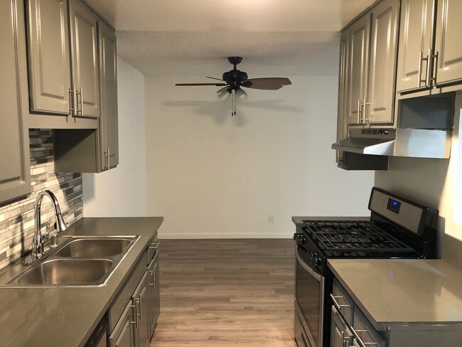 Primary Photo - 7500 Mason Ave