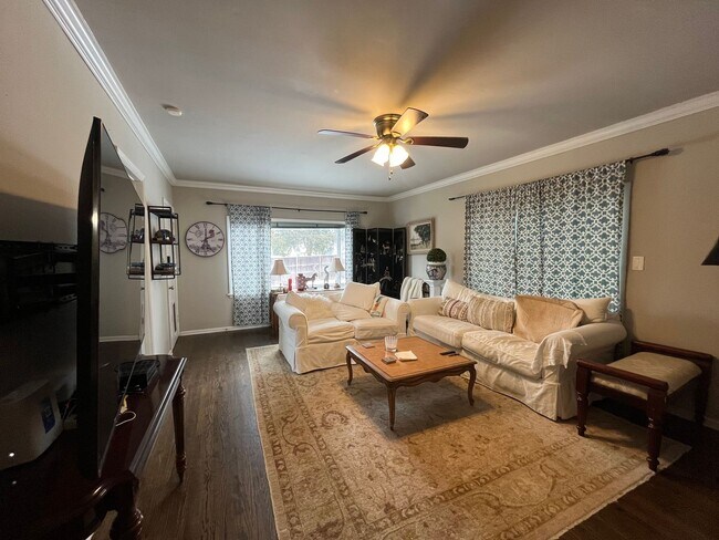 Building Photo - Beautifully renovated Midtown charmer