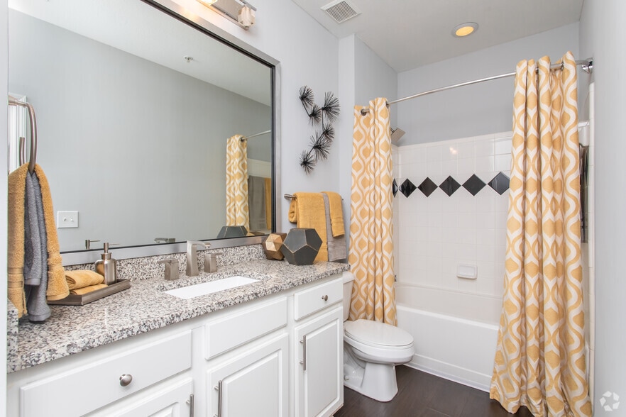 2BR, 2BA - 1225SF - Oaks at Sugarloaf