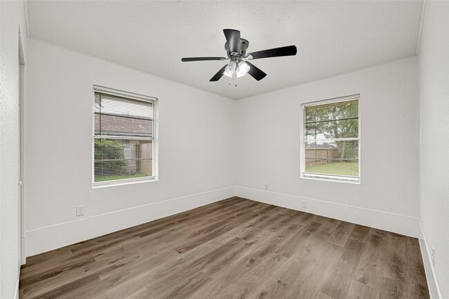 Building Photo - 506 Edgebrook Dr