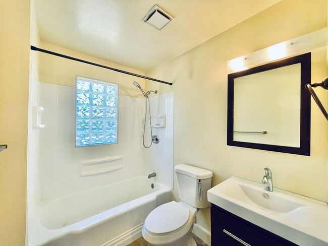 Building Photo - Cozy Seward Park Home with Large Yard!