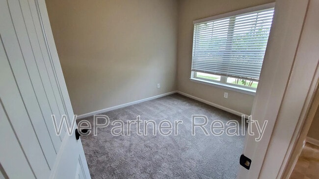 Building Photo - 1055 Bayrose Cir
