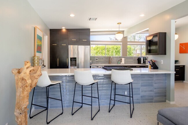 Building Photo - Luxury Mid Century Oasis in Palm Springs