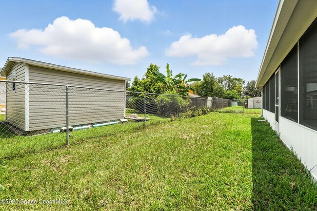 Building Photo - 460 Martigues Dr