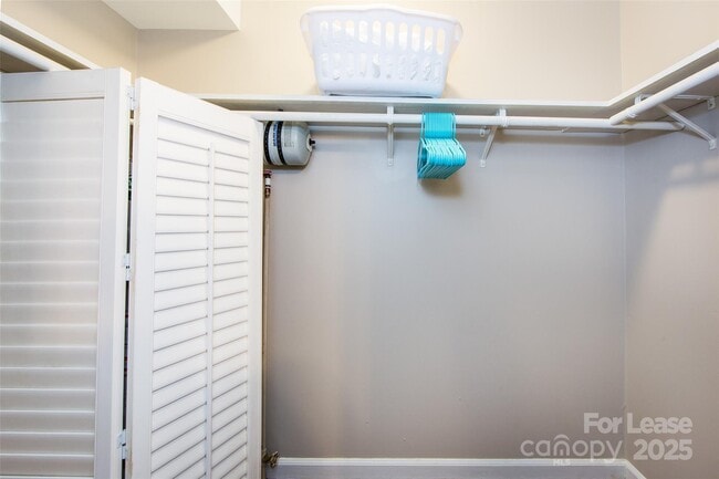 Building Photo - 400 Queens Rd