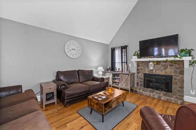 Building Photo - 22 Valley Creek Dr SW