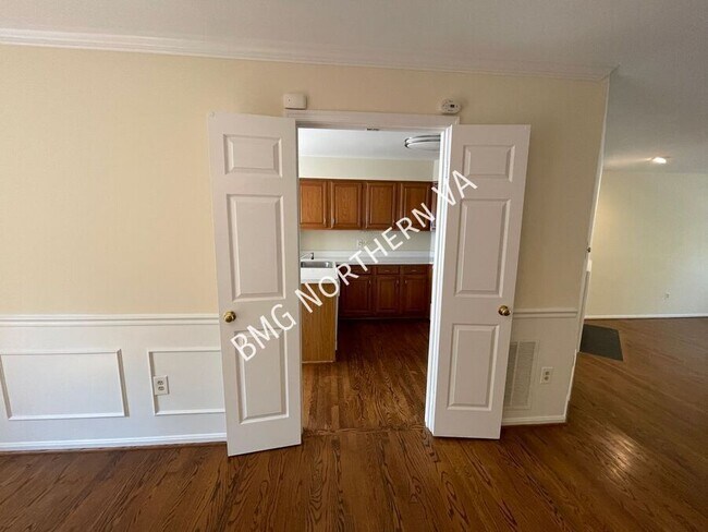Building Photo - 2105 Kings Garden Way