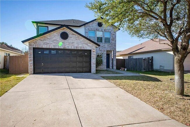 Building Photo - 2208 Bluebonnet Dr