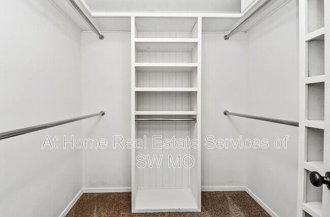 Building Photo - 834 E Manchester Dr