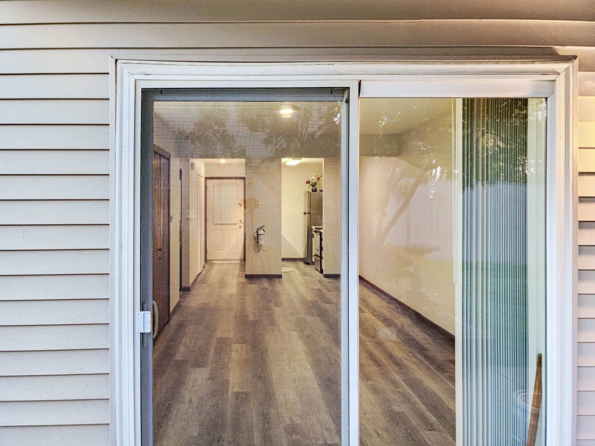 Building Photo - 429 6th Ave