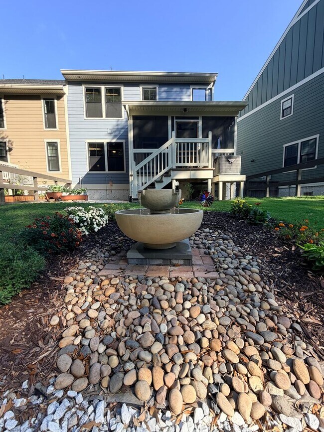 Building Photo - Four Bedroom Town Home in Old Stoney Village- Two Primary Suites