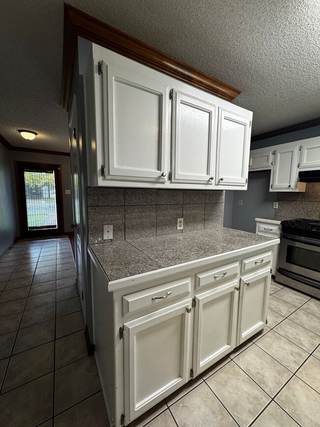 Building Photo - 1729 Tallwood Dr