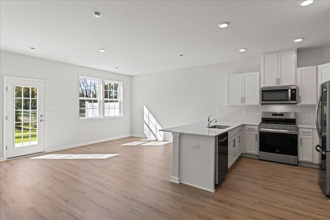 Building Photo - 27 Whaler Dr
