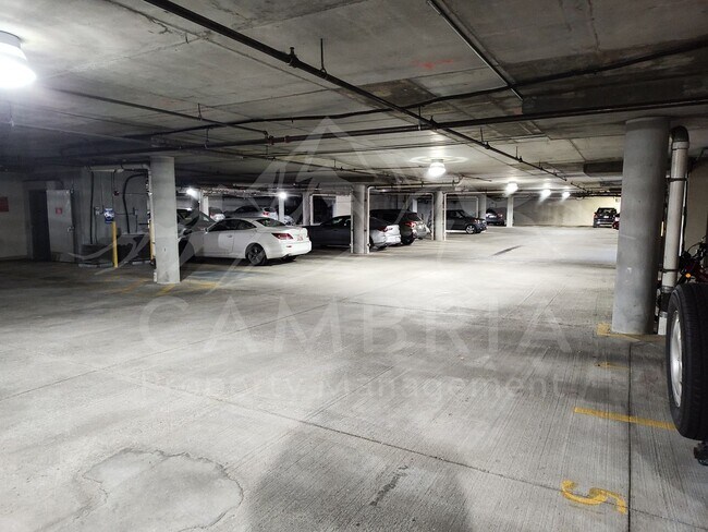 Building Photo - 4340 S Highland Dr