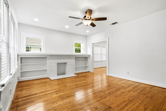 Building Photo - 1705 Virginia Pl