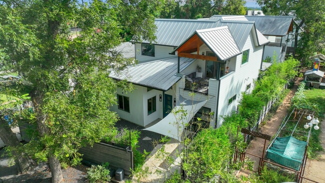 Building Photo - 2711 Willow St