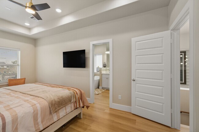 Building Photo - 3539 Mt Pleasant St