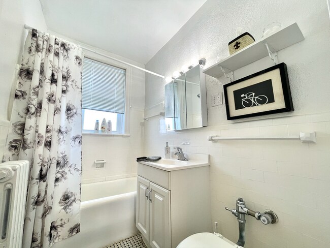 Building Photo - 6653 Berthold Ave