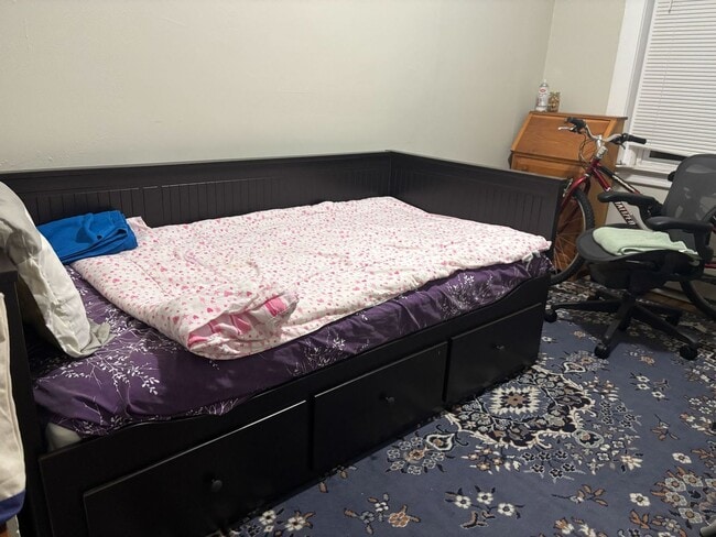 Building Photo - Charming 2BR in East Rock | Hot Water Included | Walk to Yale & SOM