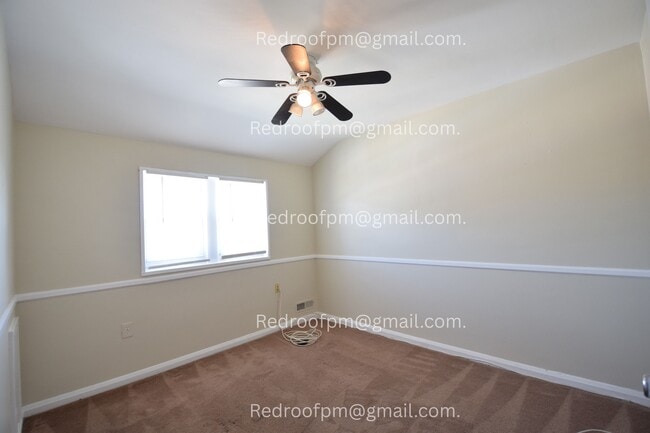 Building Photo - 565 Brisbane Rd