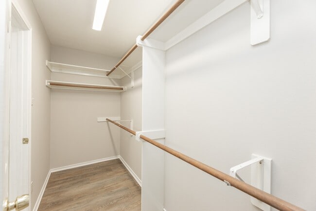 Building Photo - 24502 Drakefield Ct