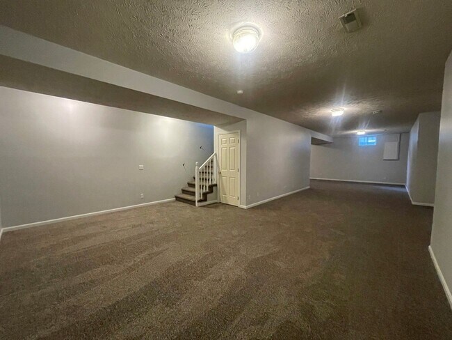 Building Photo - New Home For Rent Bellevue!