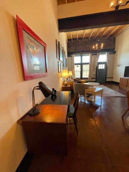 Building Photo - 719 S. Baker St.