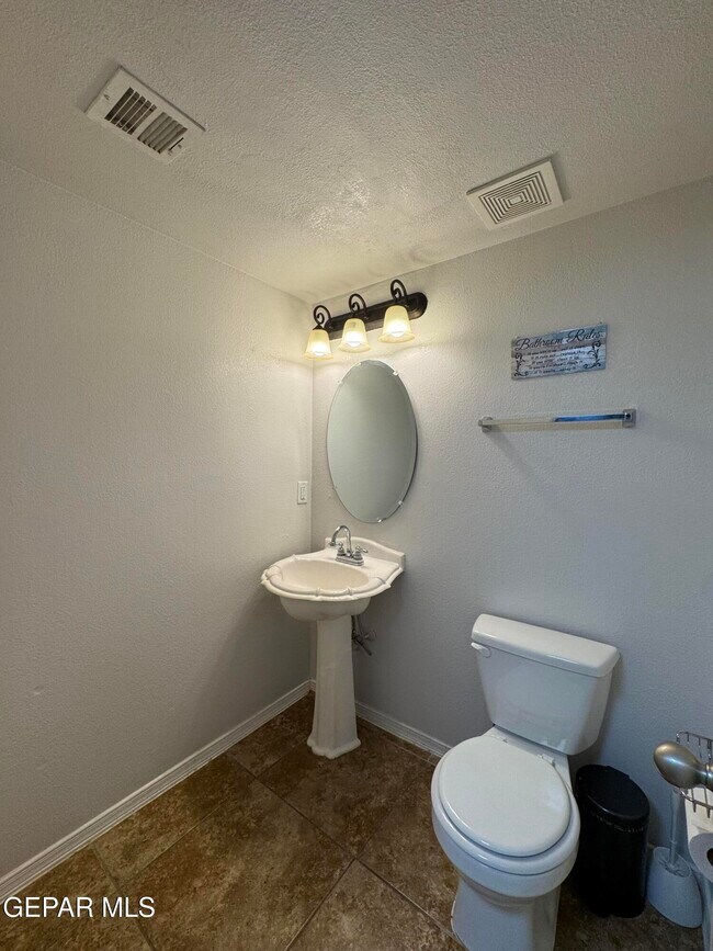 Building Photo - 13260 Emerald Creek Dr