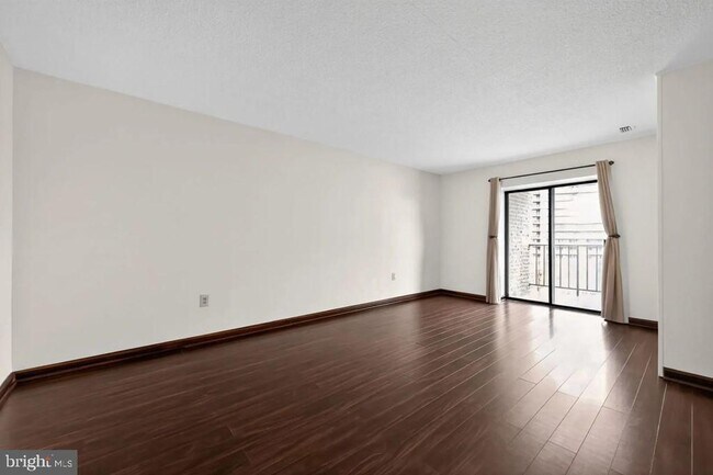 Building Photo - 10503 Valley Forge Cir