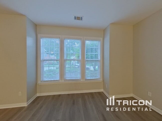 Building Photo - 5371 Lakerock Dr SW