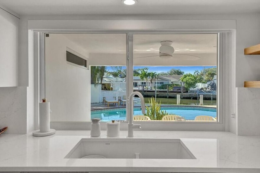 Building Photo - 5581 NE 31st Ave