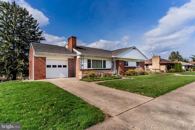 Building Photo - 213 Sunset Dr