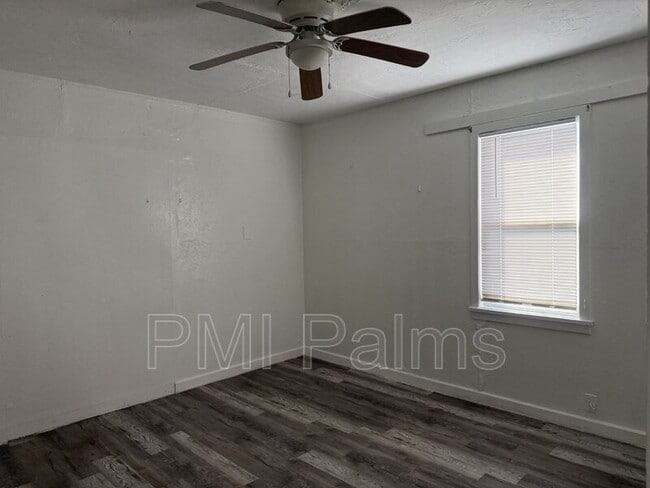 Building Photo - 2412 51st Ave N