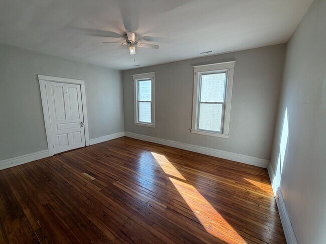 Building Photo - Charming 4bdrm/1.5bth Home Located in Richmond's North Highland Park w/Balcony!!