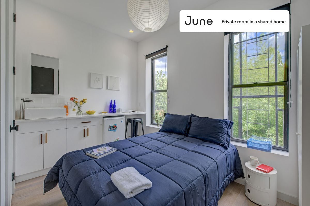 Building Photo - Enchanting ROOM at The Maison on Halsey